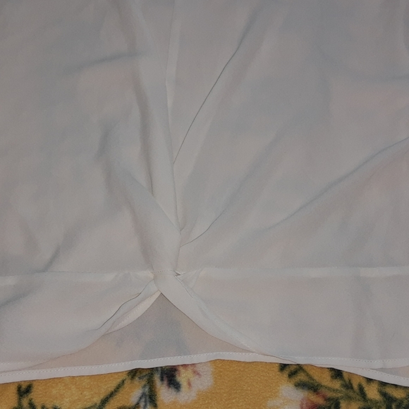 White short blouse for women - Picture 2 of 4